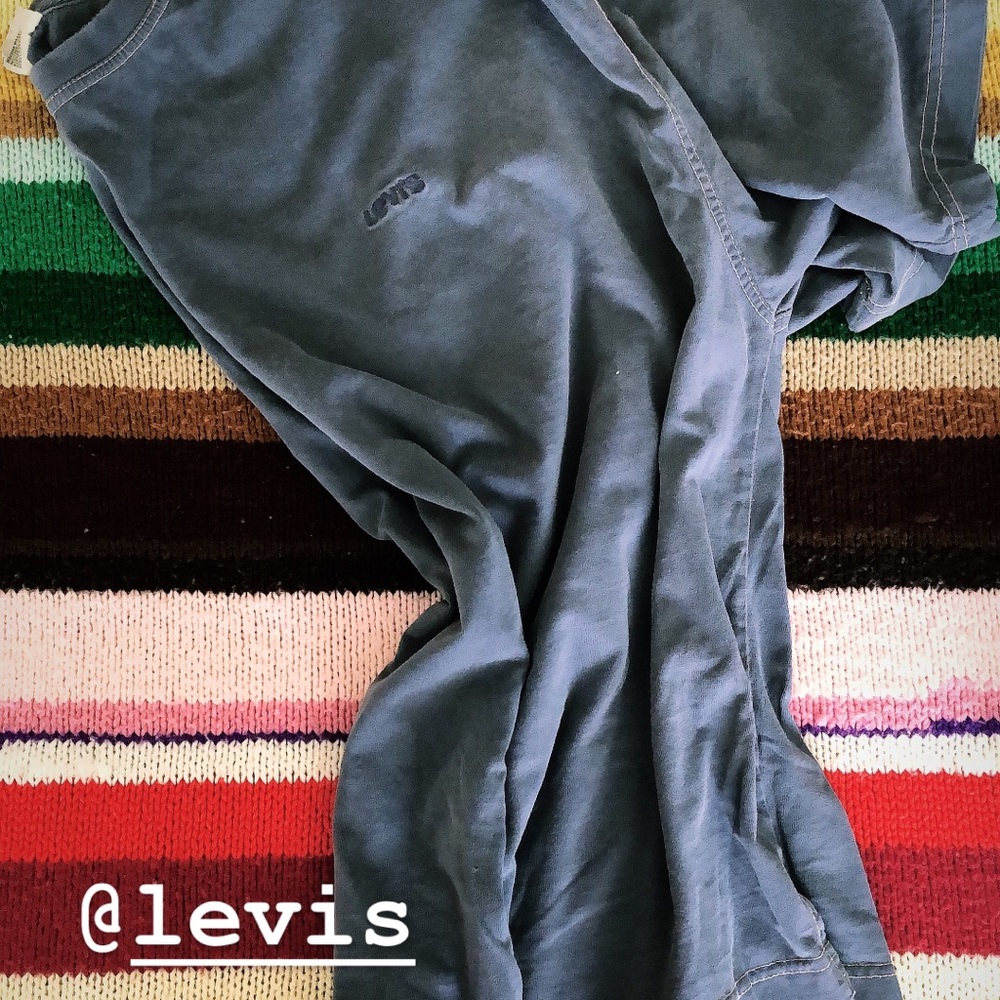 Levi’s custom distressed men’s Levi’s tee